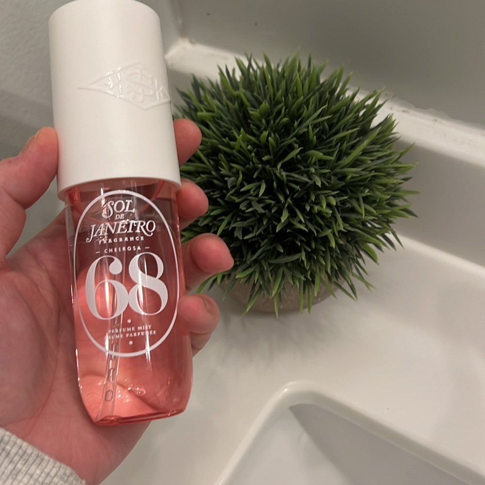 NWOT 3 oz. Sol De Janeiro #68